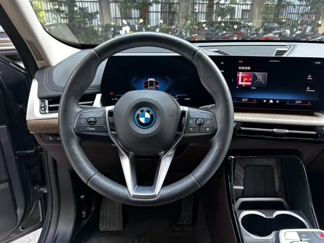 BMW iX1 — Фото автомобиля 16