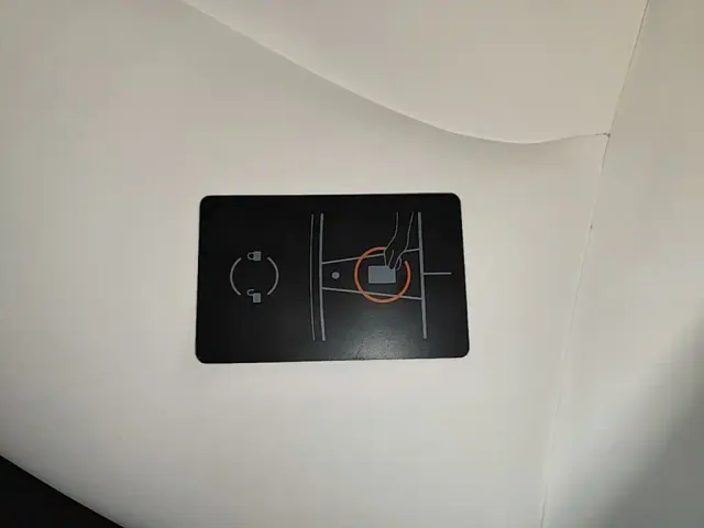 Tesla Model Y — Фото автомобиля 8