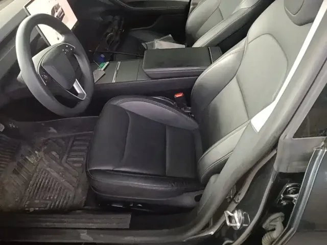 Tesla Model 3 — Фото автомобиля 14