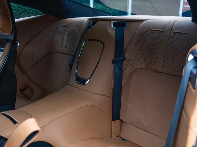 Aston Martin DB12 — Фото автомобиля 14