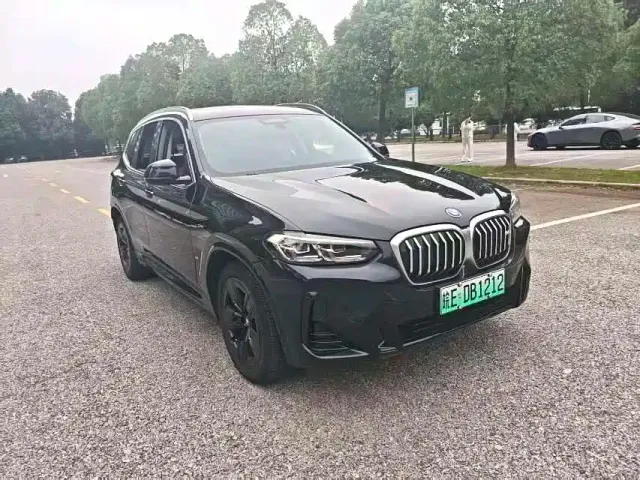 BMW iX3 — Фото автомобиля 3