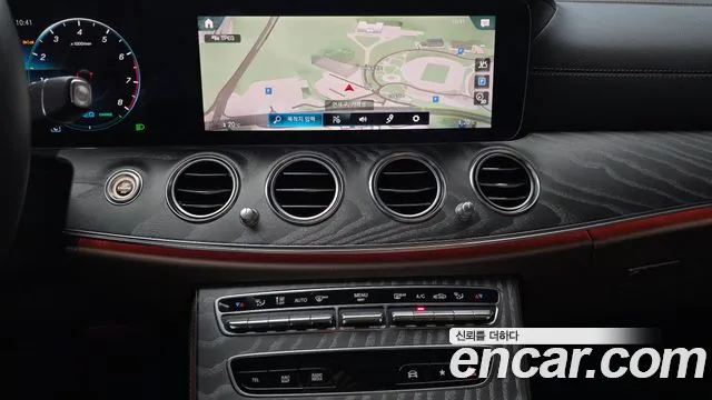 Mercedes-Benz E-Class — Фото автомобиля 21