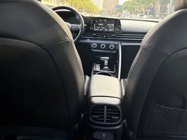 Hyundai Elantra — Фото автомобиля 15