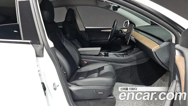Tesla Model Y — Фото автомобиля 18