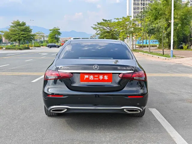 Mercedes-Benz E-Class — Фото автомобиля 8