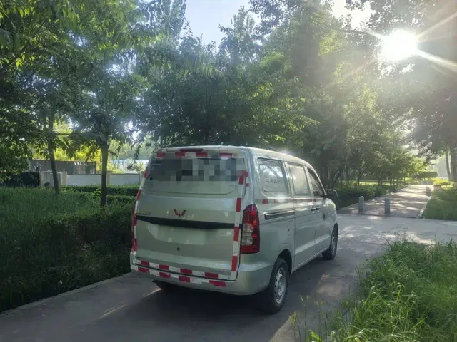 Wuling Hongguang V — Фото автомобиля 7