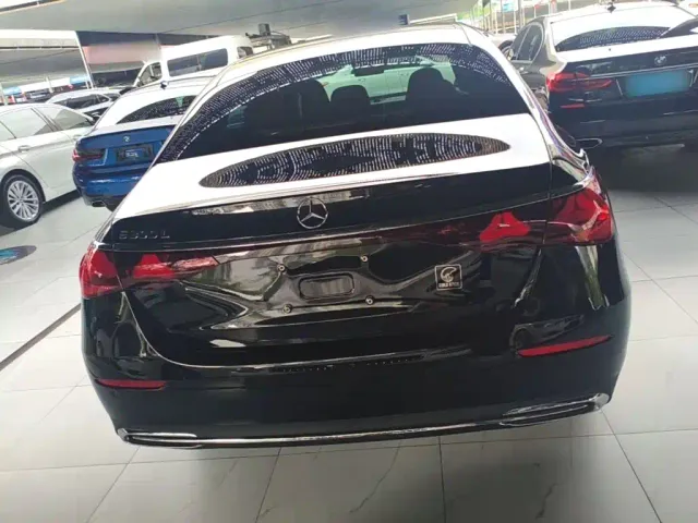 Mercedes-Benz E-Class — Фото автомобиля 5