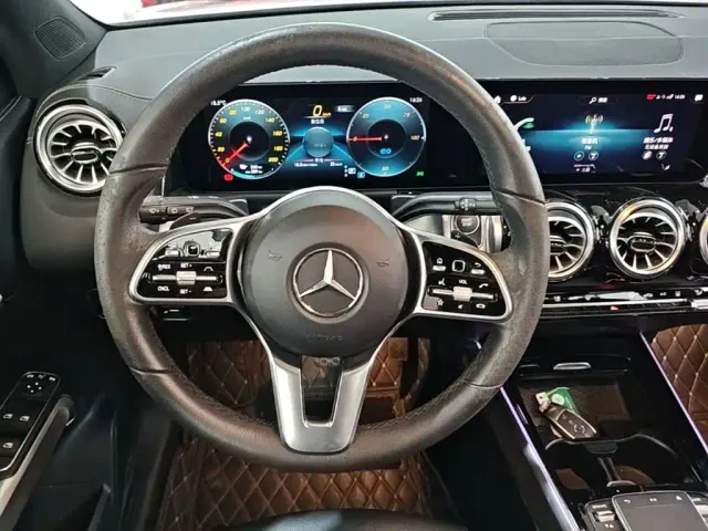 Mercedes-Benz EQB — Фото автомобиля 10