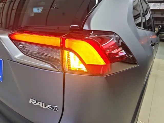 Toyota RAV4 — Фото автомобиля 7
