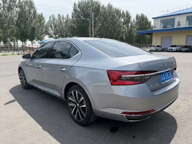 Skoda Superb — Фото автомобиля 4