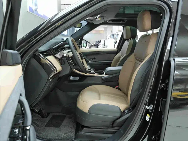 Land Rover Range Rover Sport — Фото автомобиля 11