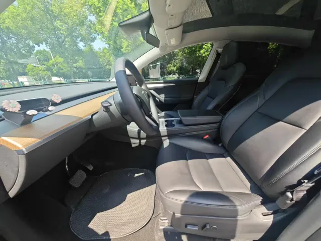 Tesla Model Y — Фото автомобиля 3