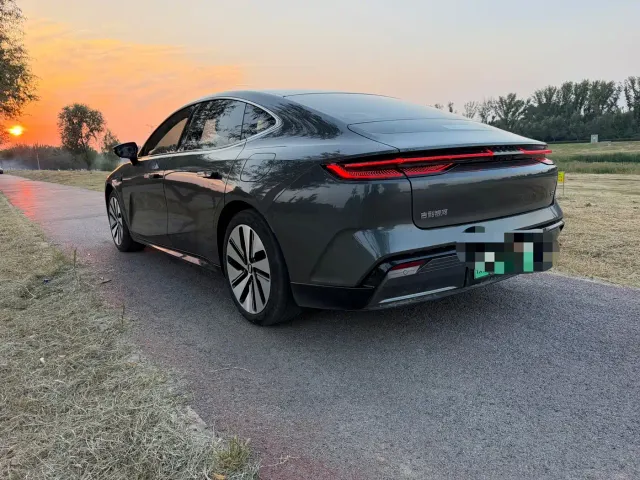 Geely Galaxy E8 — Фото автомобиля 4