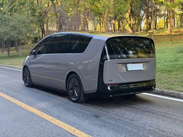 Li Auto MEGA — Фото автомобиля 5