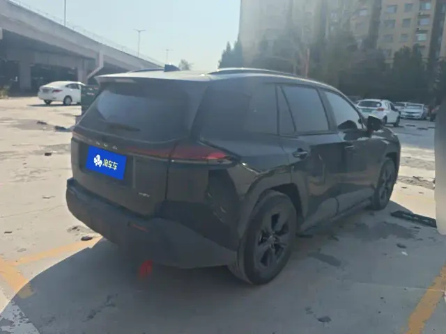 Toyota RAV4 — Фото автомобиля 3
