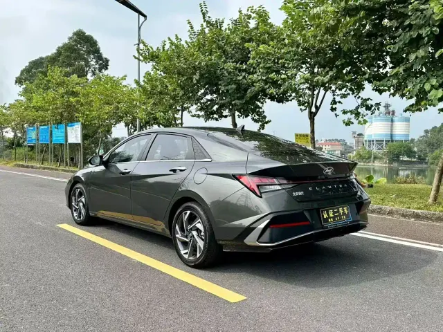 Hyundai Elantra — Фото автомобиля 9
