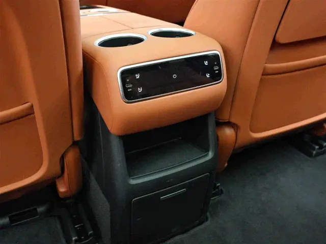 Li Auto L8 — Фото автомобиля 17