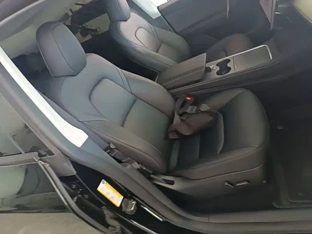 Tesla Model Y — Фото автомобиля 24