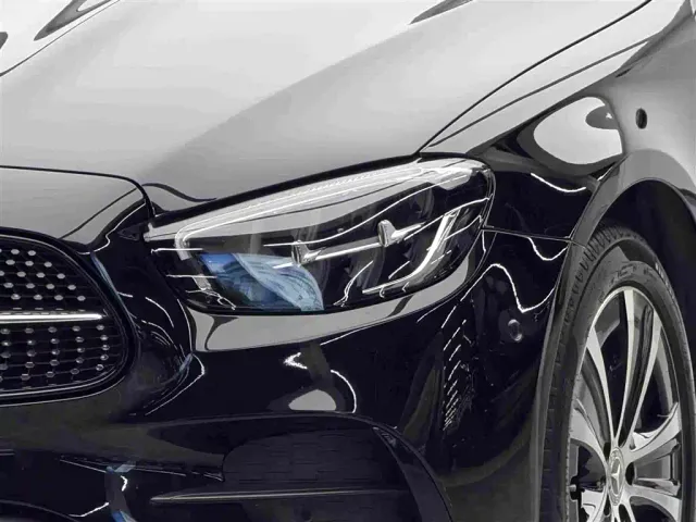 Mercedes-Benz E-Class — Фото автомобиля 3