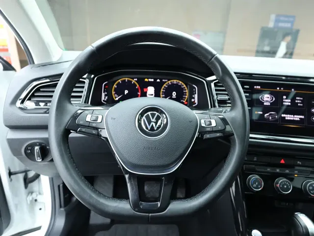 Volkswagen T-Roc — Фото автомобиля 7