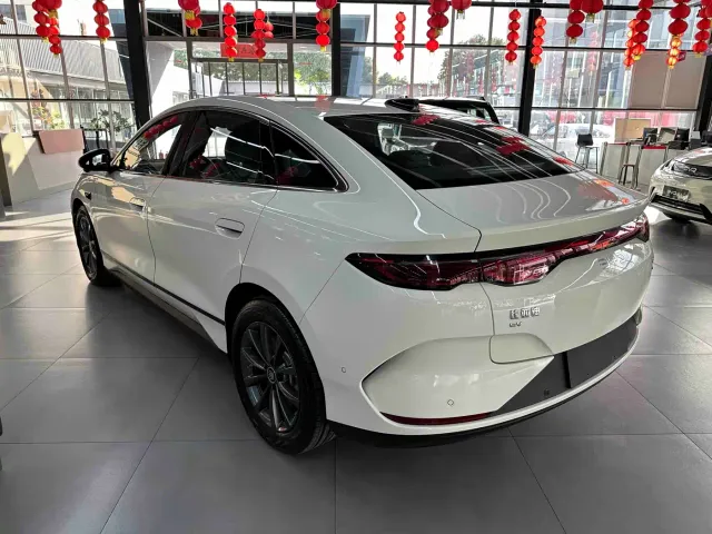 BYD Qin L — Фото автомобиля 7