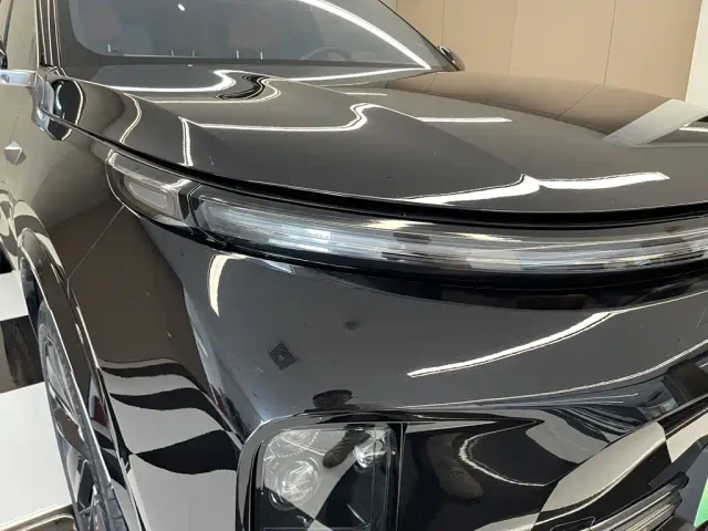 Li Auto L9 — Фото автомобиля 9