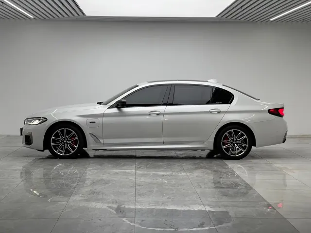 BMW 5 Series — Фото автомобиля 7