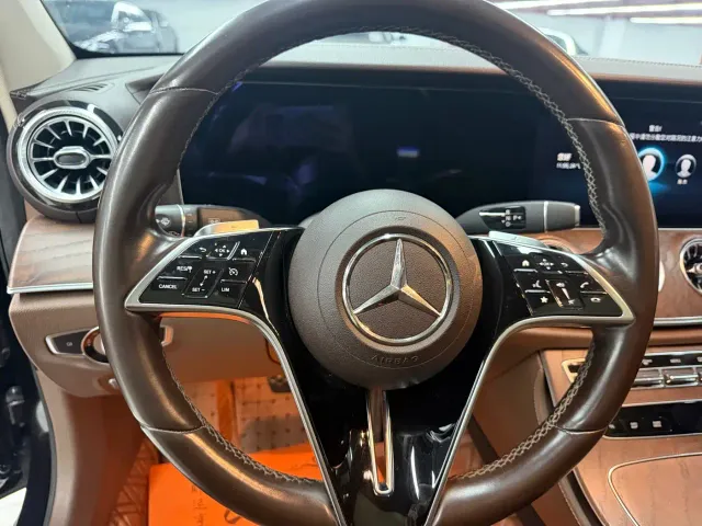Mercedes-Benz E-Class — Фото автомобиля 6
