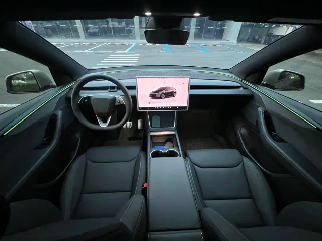 Tesla Model Y L — Фото автомобиля 7
