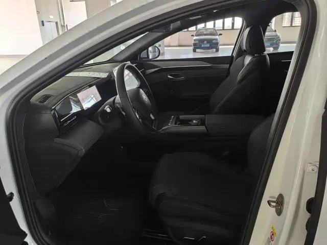 BYD Qin L — Фото автомобиля 8