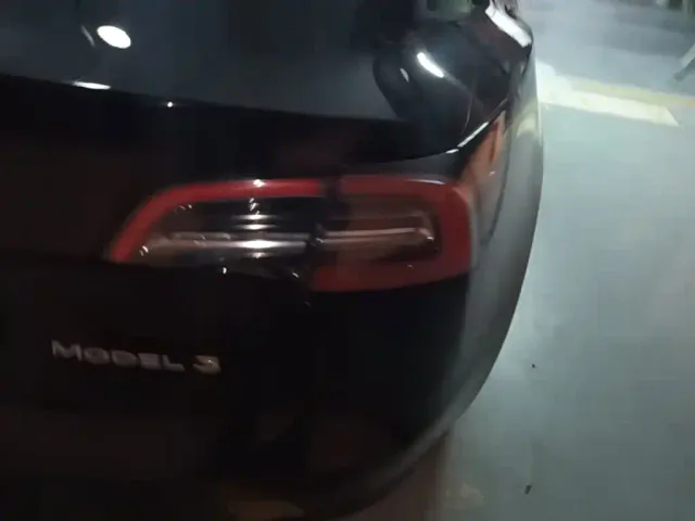 Tesla Model 3 — Фото автомобиля 7