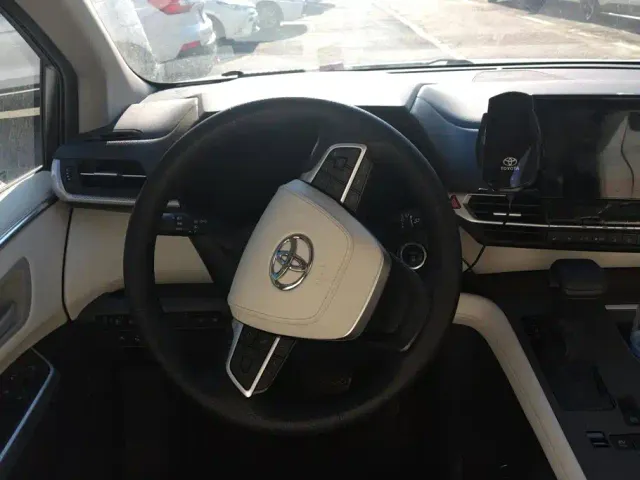 Toyota Sienna — Фото автомобиля 15