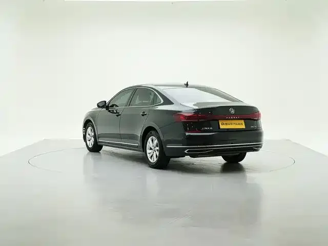 Volkswagen Passat — Фото автомобиля 2