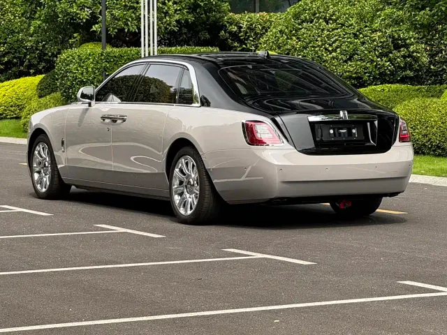Rolls-Royce Ghost — Фото автомобиля 8