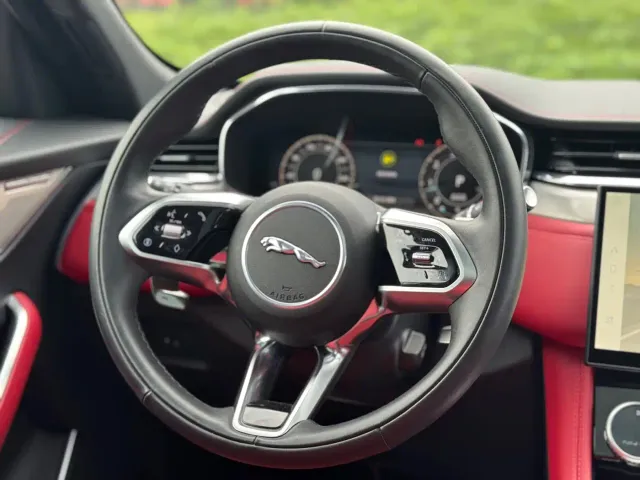 Jaguar F-Pace — Фото автомобиля 8