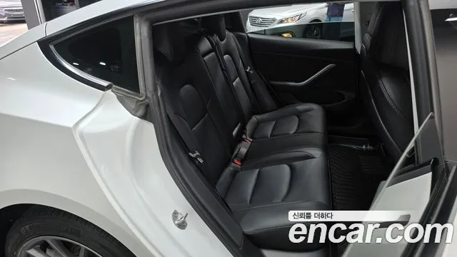 Tesla Model 3 — Фото автомобиля 17