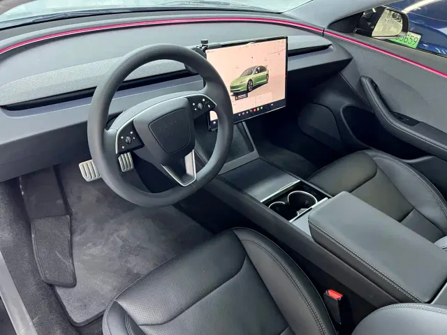 Tesla Model 3 — Фото автомобиля 5