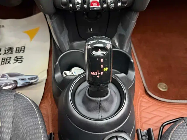 MINI Hatch — Фото автомобиля 14