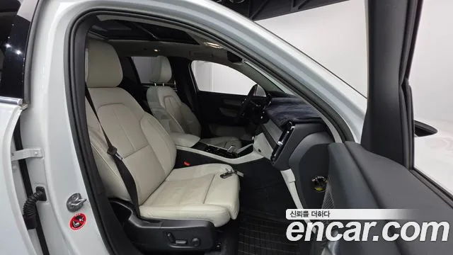 Вольво XC40 B4 Ultimate Bright — Фото автомобиля 10
