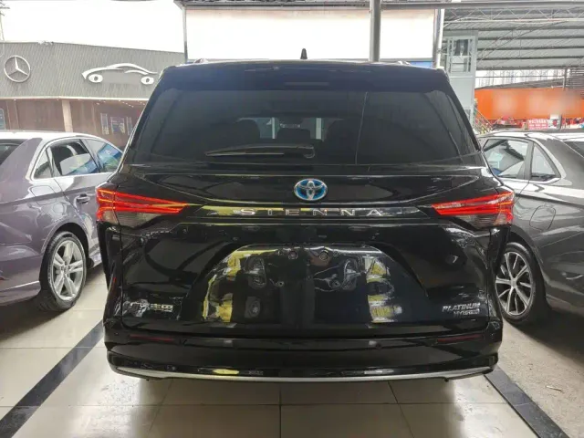 Toyota Sienna — Фото автомобиля 5