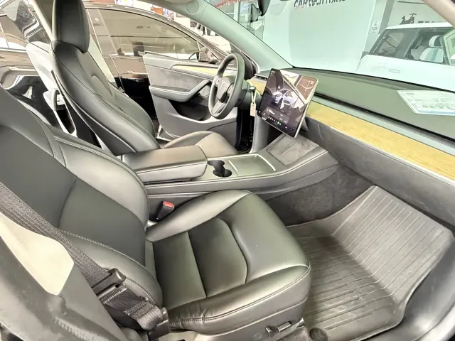 Tesla Model Y — Фото автомобиля 7