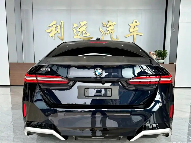 BMW 5 Series — Фото автомобиля 11