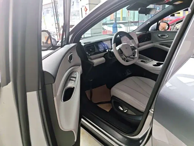 BYD Sealion 06 — Фото автомобиля 15