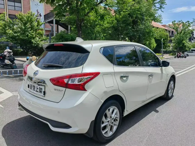 Nissan Tiida — Фото автомобиля 9