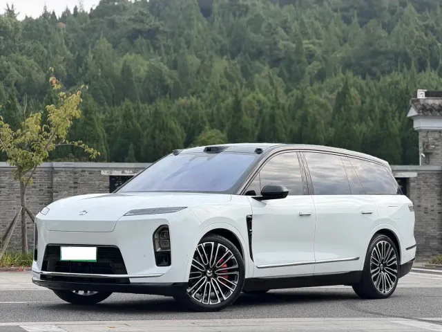 Nio ES8 — Фото автомобиля 2