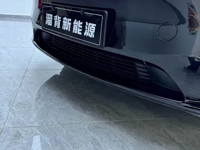 Tesla Model Y — Фото автомобиля 6