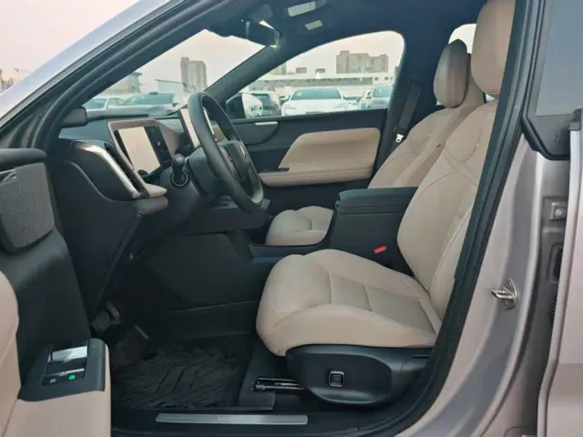 Volvo XC70 Plug-in Hybrid — Фото автомобиля 12
