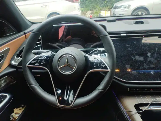Mercedes-Benz E-Class — Фото автомобиля 15