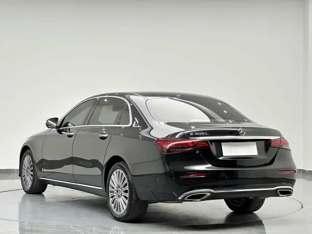 Mercedes-Benz E-Class — Фото автомобиля 5