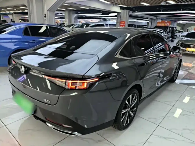 Changan Eado — Фото автомобиля 6